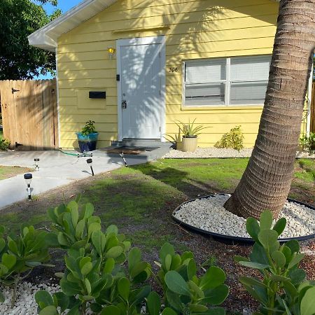 Minutes To Beach! 3 Bedroom House Fenced Backyard Deck Grill Firepit Lake Worth Beach Exterior photo